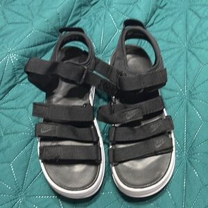 Nike women’s Black Strap Sandals